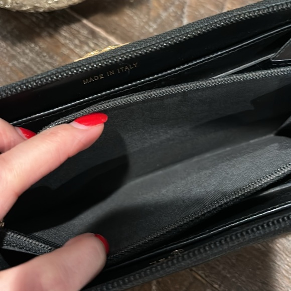 Chanel Auth. Caviar zippy wallet. - Picture 9 of 11